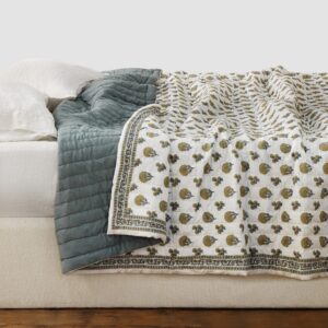 Minimal Soft Woven Bed Quilt